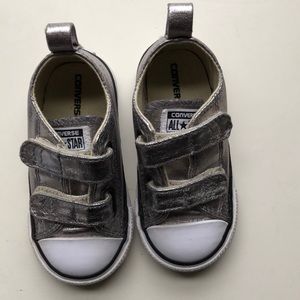 Converse- Silver Metallic low cut Toddler Sz6